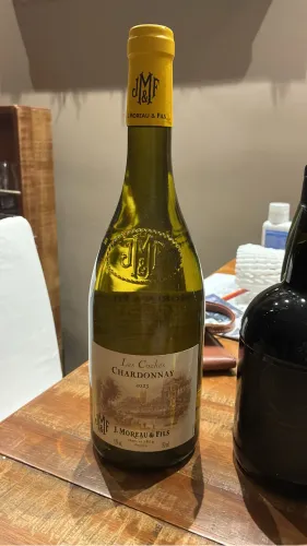 vinho branco J. Moreau & Fils Les Coches Chardonnay da safra 2023