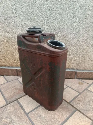 Galão de Combustível Antigo do Exército 