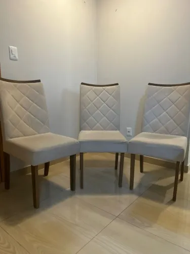 Conjunto de mesa tampo de vidro com 3 cadeiras 