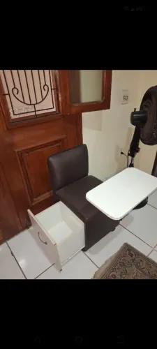 Mesinha para manicure com gaveta 
