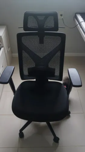 CADEIRA PARA ESCRITÓRIO COM ASSENTO ESTOFADO E ENCOSTO EM TELA MESH - MK-900