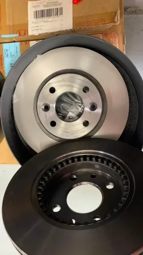 PAR DISCO DE FREIO DIANTEIRO VENTILADO COM ABS - TRW/VARGA RCDI02760