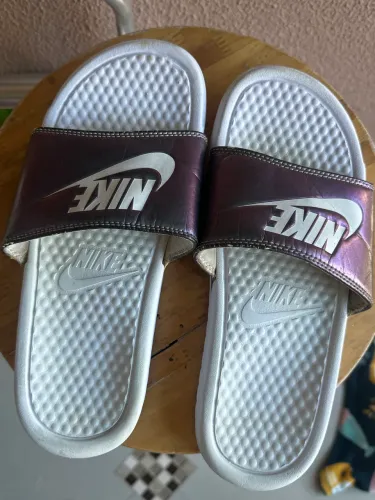 Chinelo Nike Olográfico