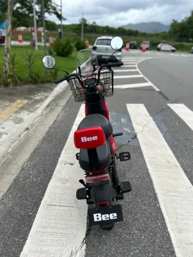 Moto da marca Bee modelo S1 350 W