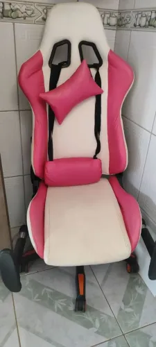 Cadeira gamer super linda precisa arrumar 