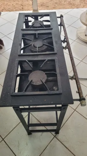 Fogão industrial de três bocas