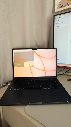 Macbook M3 256 GB