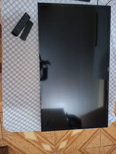 2 Tvs ,1 painel semi novo