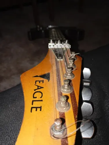 Guitarra Eagle Super Strato 
