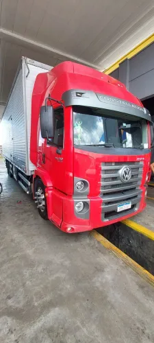 Volkswagen constellation 24.280 ano 2015 no bau caminhão desfila