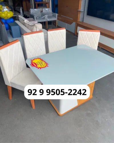 Mesa de Jantar 4 Lugares + 4 Cadeiras Estofadas - R$ 1.799