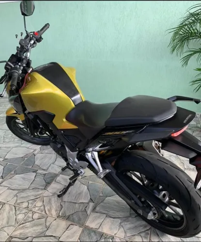 Honda CB Twister só pegar e rodar!