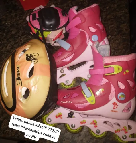Vendo patins infantil rosa valor 150,00 reais interessados chamar no PV. 
