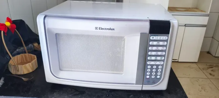 Microondas 31L Eletrolux 