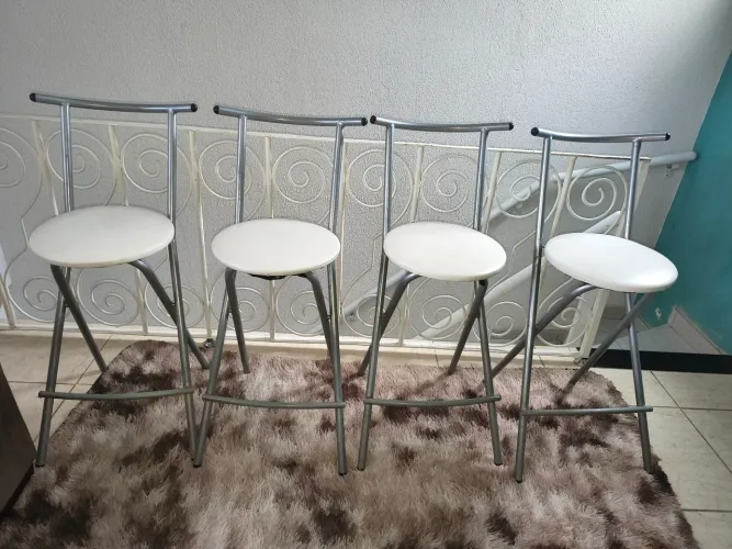 Vendo 4 banquetas de alumínio semi novas
