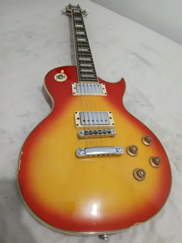 Guitarra strinberg semi nova tudo funcionando,R$ 500,00