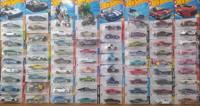 Hot Wheels R$35,00 cada