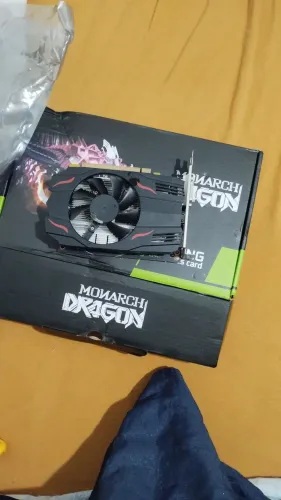 Rx550 4gb ddr5, preço barato por causa que uma das elises quebrou, mas funciona normal