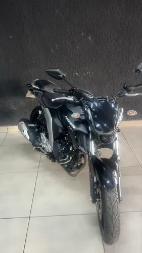 FAZER 250 CILINDRADA