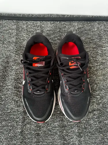 NIKE VOMERO 18 - TAM 41 - SEMI NOVO