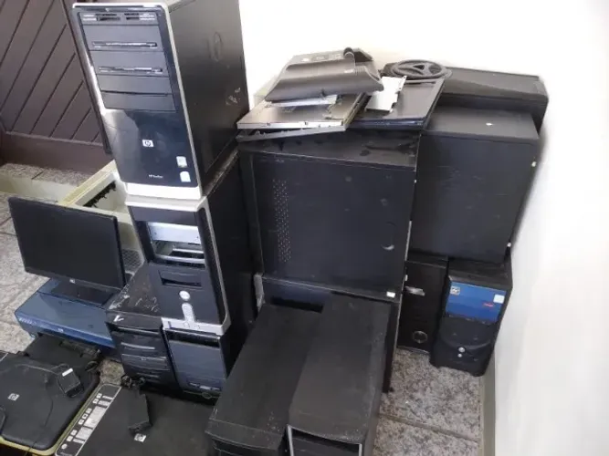 Impressoras, monitores, gabinetes de computador