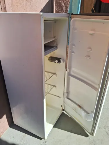 Vende-se se geladeira consul 127 v