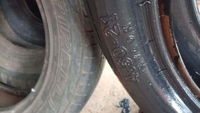 Vendo pneu de carroça charrete semi-novo poucos dias usado