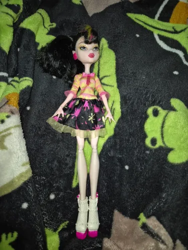 Boneca Monster High Draculaura Art Class