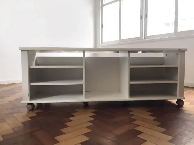 Rack/móvel de TV - branco com rodinhas