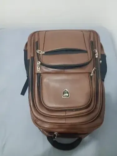 Mochila de couro sintético com 6 compartimentos