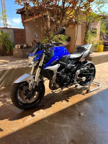 Suzuki GSR 750