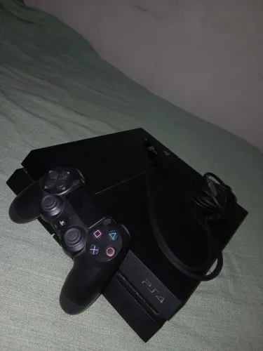 PS4 - 500GB (LEITOR DE DISCO NÃO FUNCIONA)