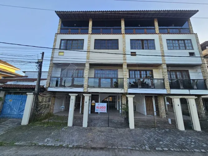 Triplex para Locação em Angra dos Reis, Verolme, 3 dormitórios, 2 suítes, 3 banheiros, 2 v