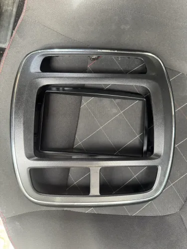 Moldura para multimídia completo kwid