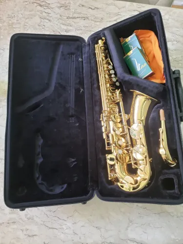 Saxofone alto Yamaha YAS 275