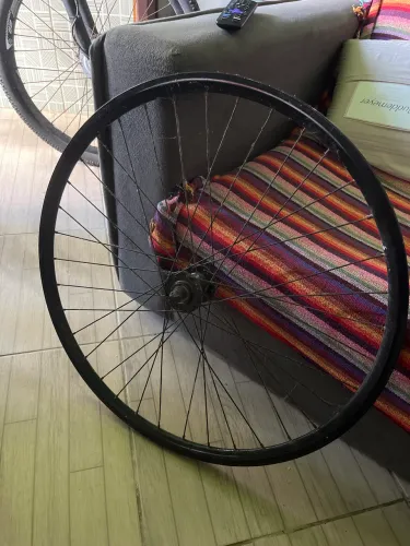 Roda Dianteira de Bicicleta Aro 29 (Preta) - Ótimo Estado!