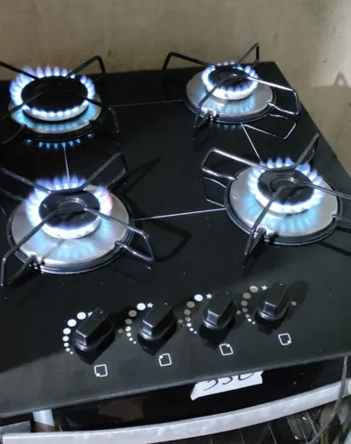 Fogão Cooktop quatro bocas limpo e pronto pra usar