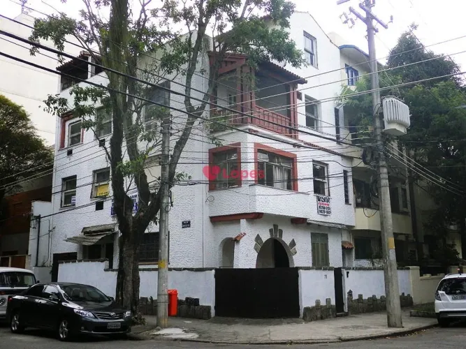 Casa a venda na URCA com cinco pavimentos em uma das localizações mais tradicionais e valo