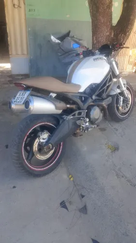 Ducati monster 696