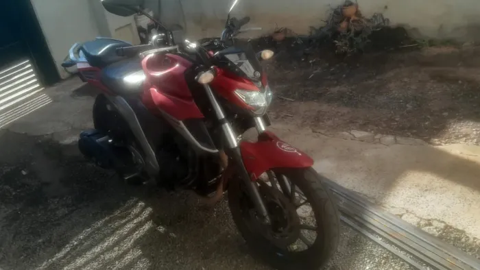 Yamaha Fazer 250 2020 por R$ 15.000 (R$ 3.500 abaixo da Fipe)