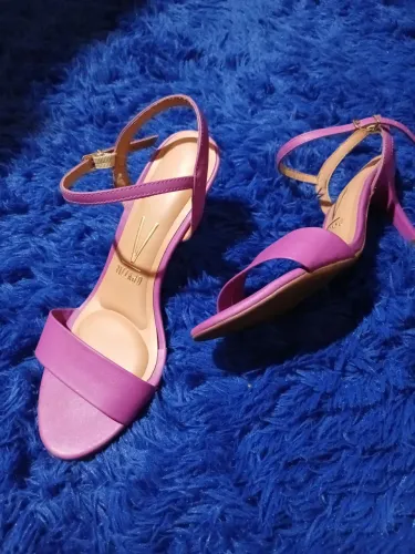 Sandália Vizzano bico fino magenta TAM 37