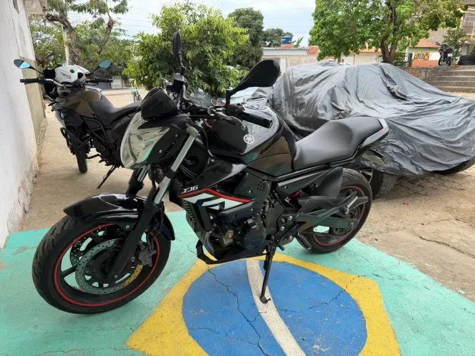 Yamaha XJ6 N 2011