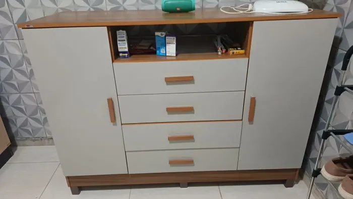 Cômoda 2 portas e 4 gavetas