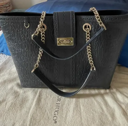 Bolsa Victor Hugo,pouco uso/semi nova/ modelo tradicional em azul marinho!