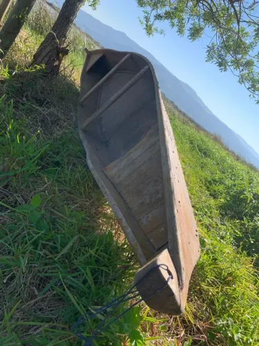 Canoa, bateira, feita de madeira específica p água pequi, troco p reboque documentado