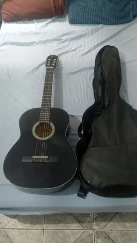 Violão preto