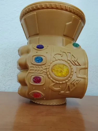 Balde de pipoca manopla Thanos com jóias do infinito Cinemark