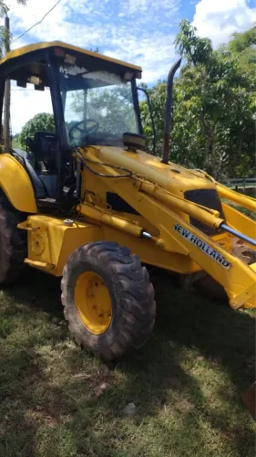 Retroescavadeira New Holland
