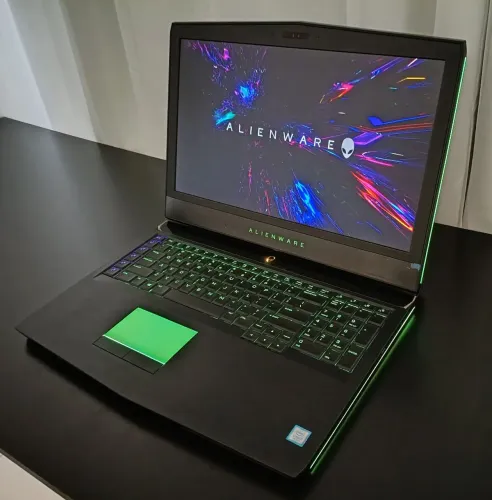 Notebook Alienware R4 - TELA 17.3" - I7 - 16ram - GTX 1060