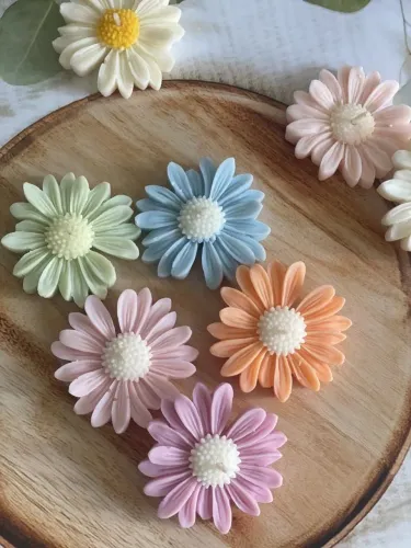 Velas aromáticas margaridas com sacolinha e tag lembrancinhas